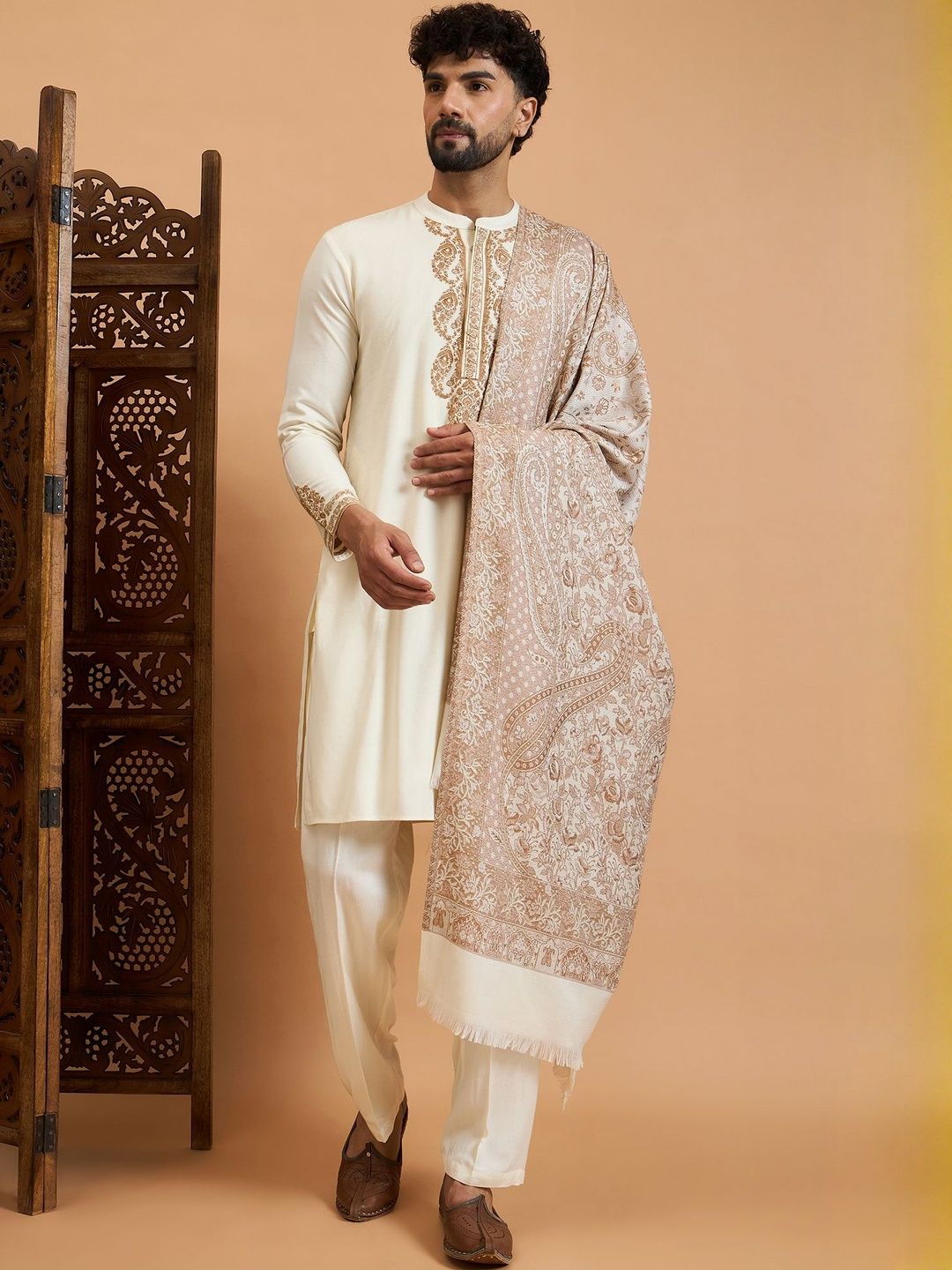 House of Pataudi Ethnic Motif Embroidered Kurta & Trousers With Shawl-picture-22