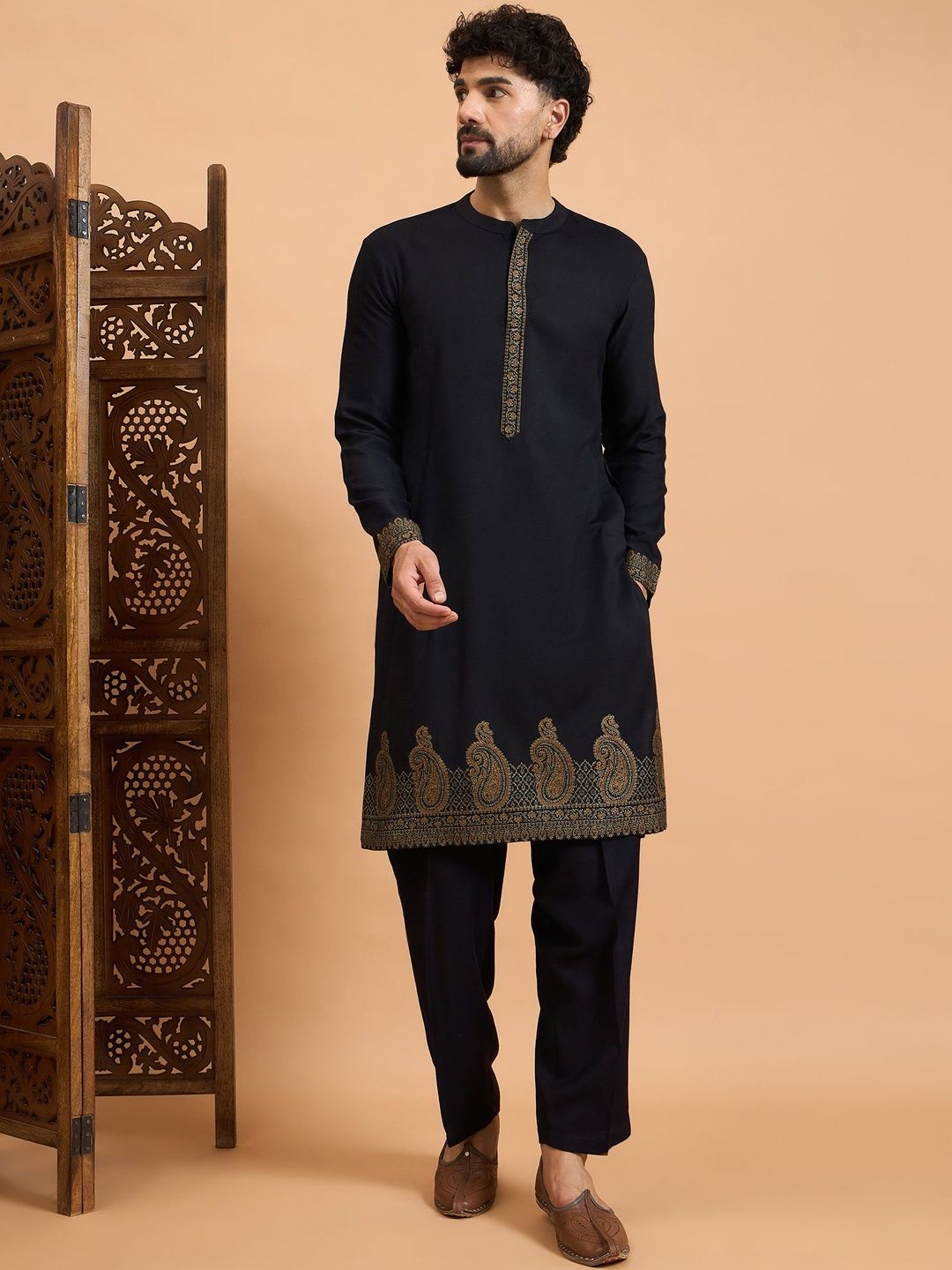 House of Pataudi Embroidered Straight Kurta With Pyjama-picture-23