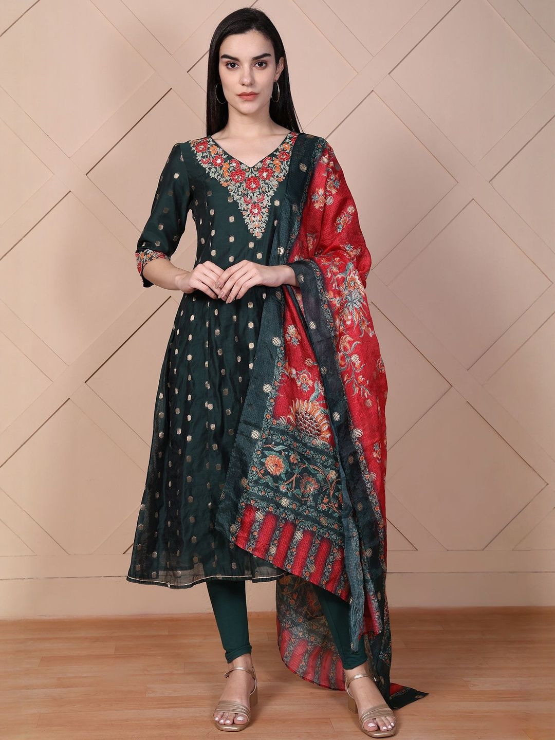 AURELIA Ethnic Motifs Panelled Sequinned V-Neck Anarkali Kurta With Dupatta-picture-10