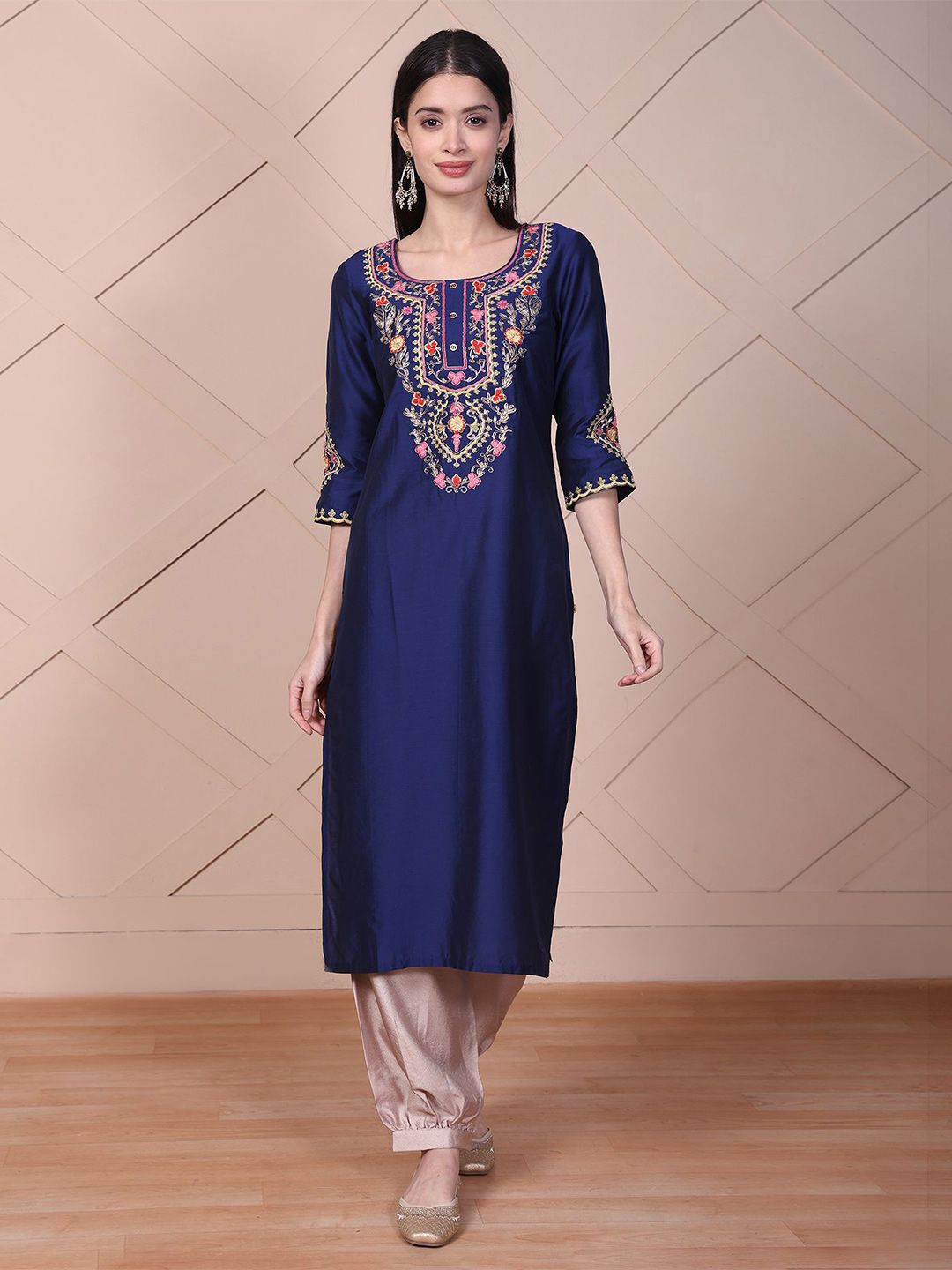 Women Embroidered No Darts Straight Kurta