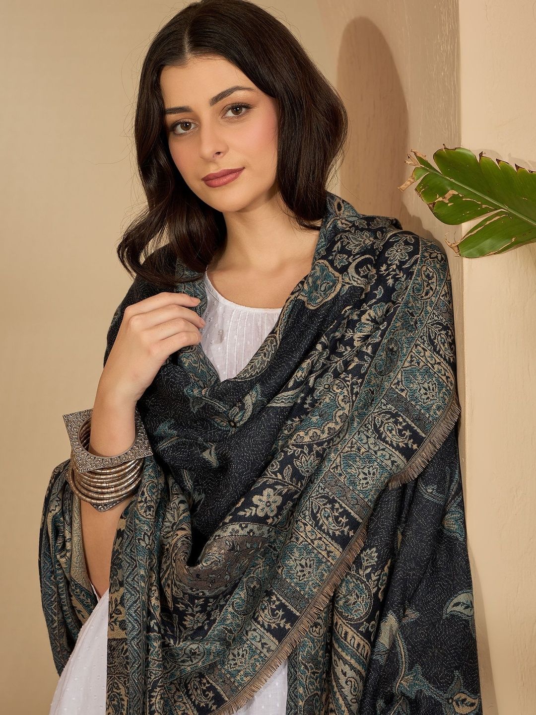 Sangria Women Paisley Printed Shawl-image-37