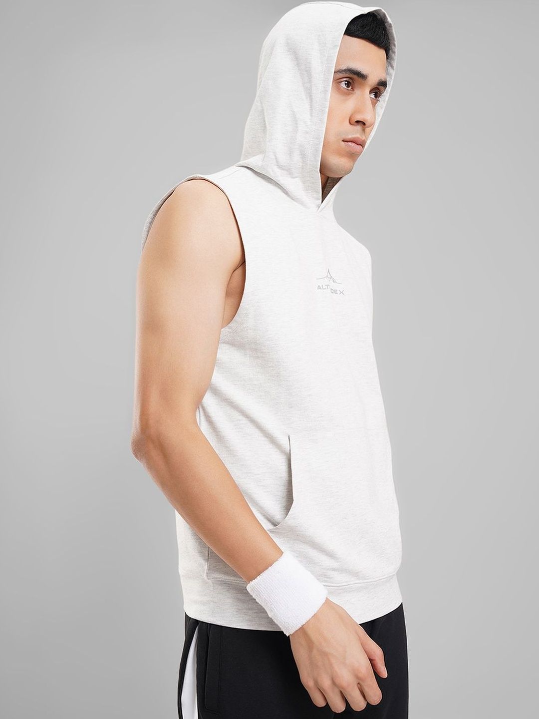 Ajile by Pantaloons Men Solid Hooded Sleeveless Gym Vest-picture-14