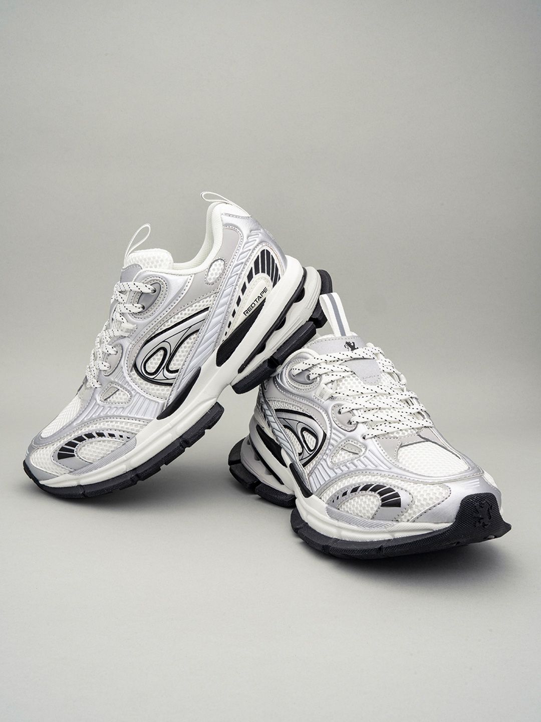 Red Tape Women Textured Round Toe Sneakers