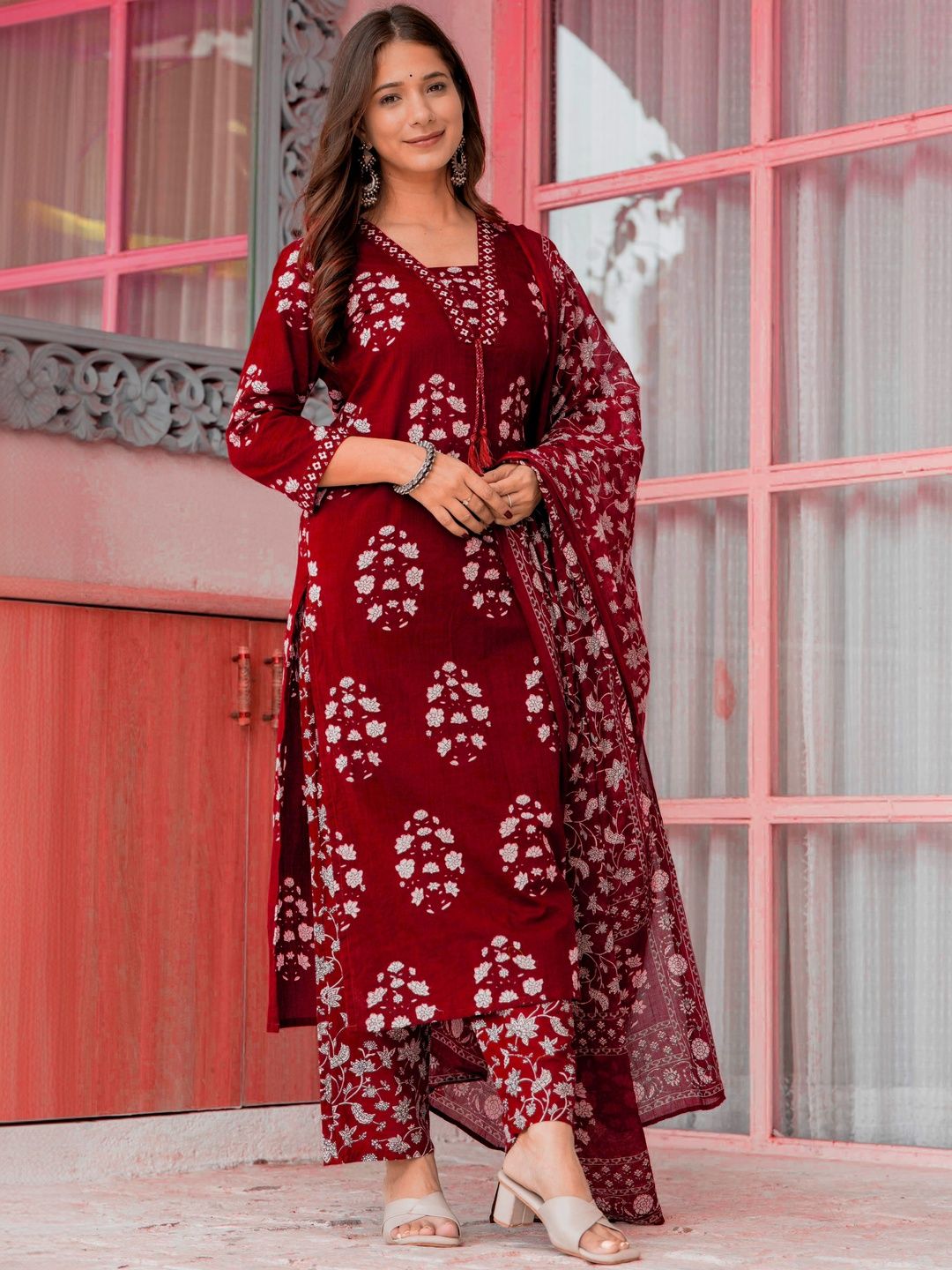 PARTHVI Women Floral Printed Regular Pure Cotton Kurta with Trousers & With Dupatta