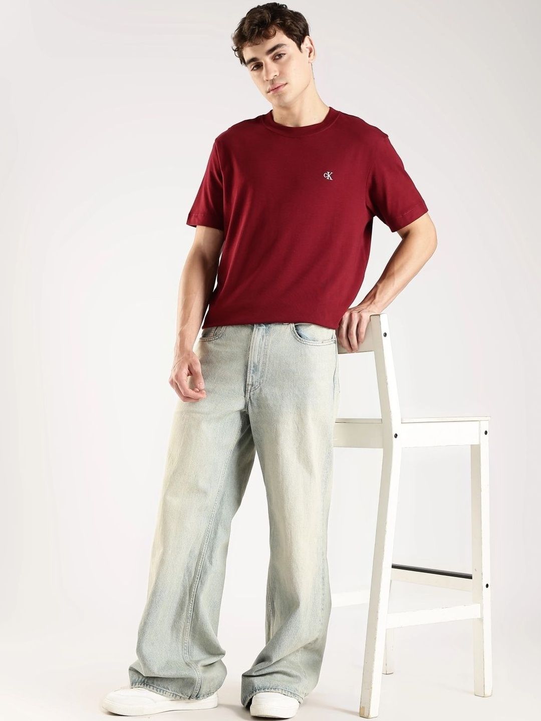 Calvin Klein Jeans Men Relaxed Fit Mid-Rise Light Fade Cotton Jeans