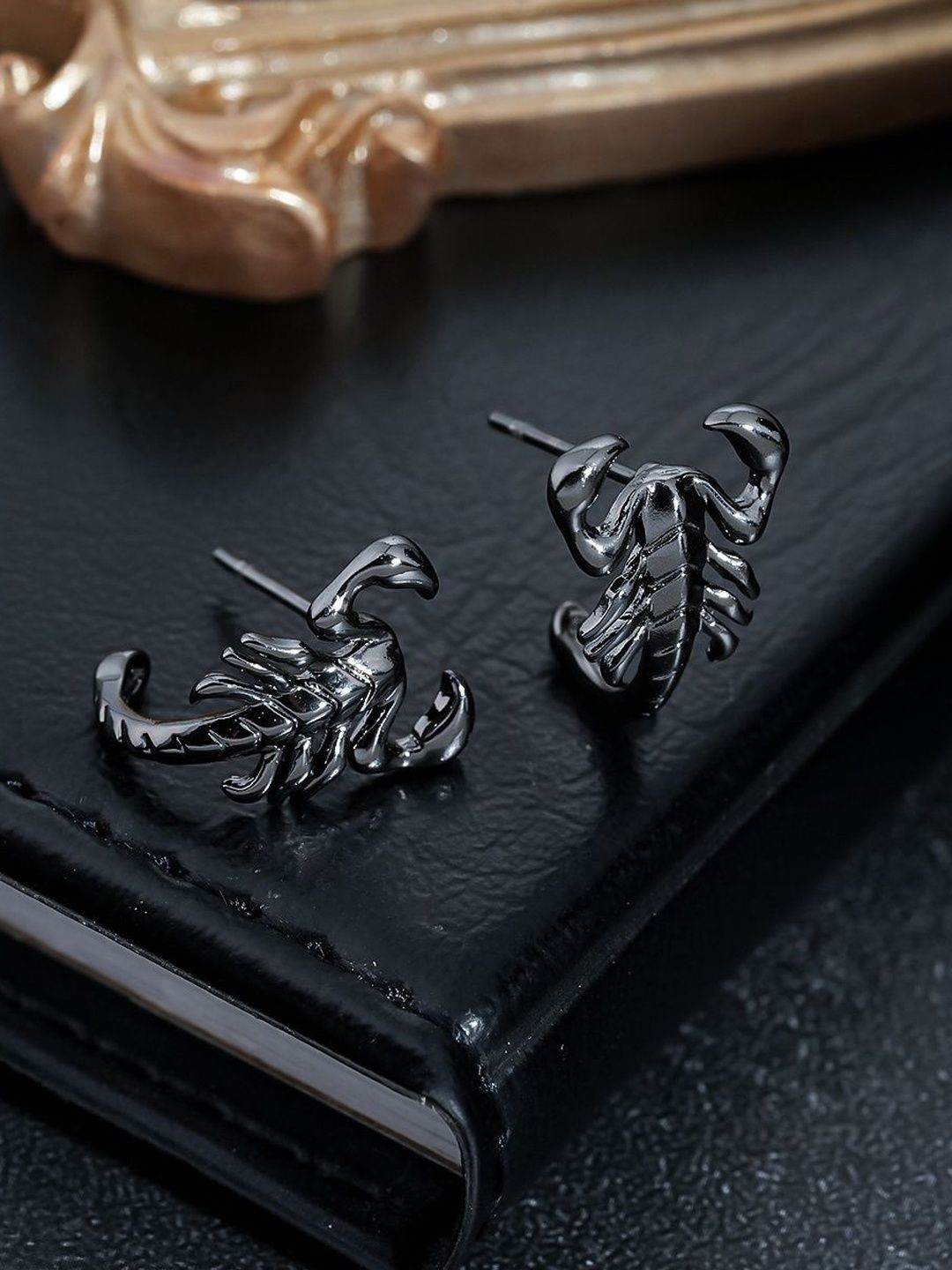 StyleCast x Revolte Animal Shaped Studs Earrings