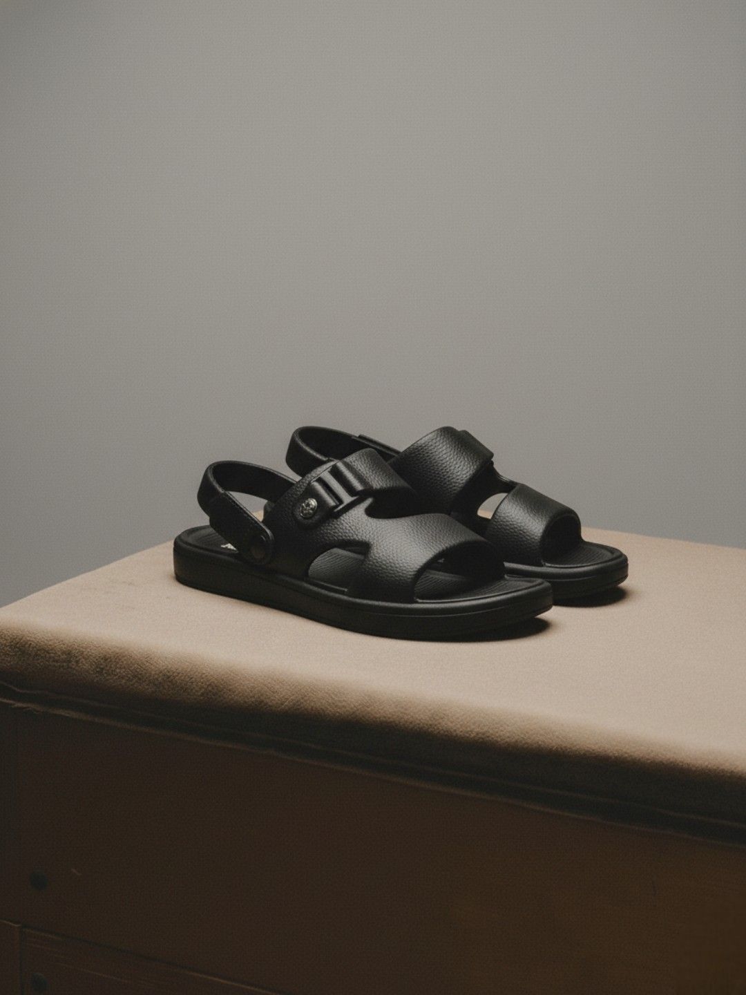The Roadster Lifestyle Co. Men Self-Design Sliders-picture-35