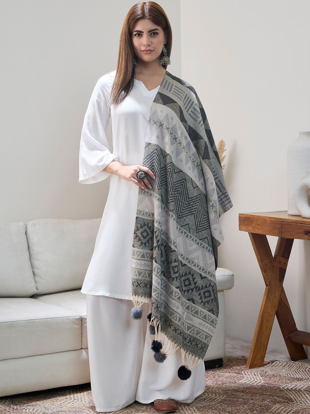InWeave Geometric Printed Tassel Details Shawl-picture-14
