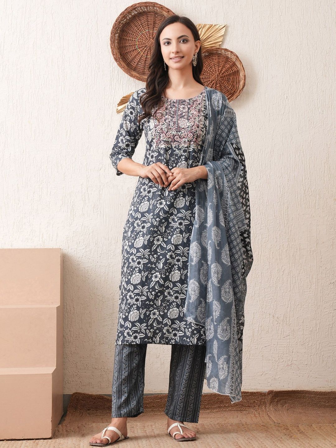 GLOWWORLD Women Floral Printed Regular Thread Work Pure Cotton Kurta with Trousers & With Dupatta-picture-24