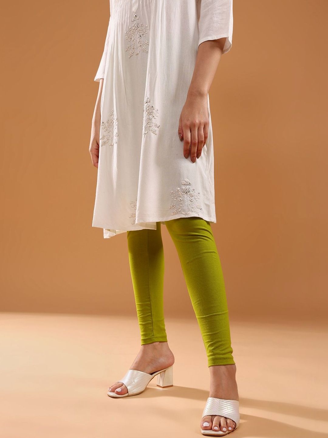 LIMEROAD Women Solid Cotton Mid-Rise Ankle-Length Ethnic Leggings-picture-13