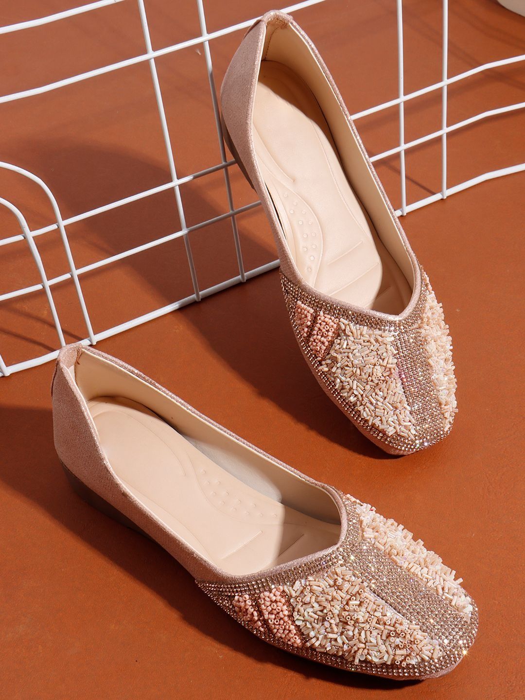 SIRDENILL Women Embellished with Beaded Detailing Mojaris Flats-image-34