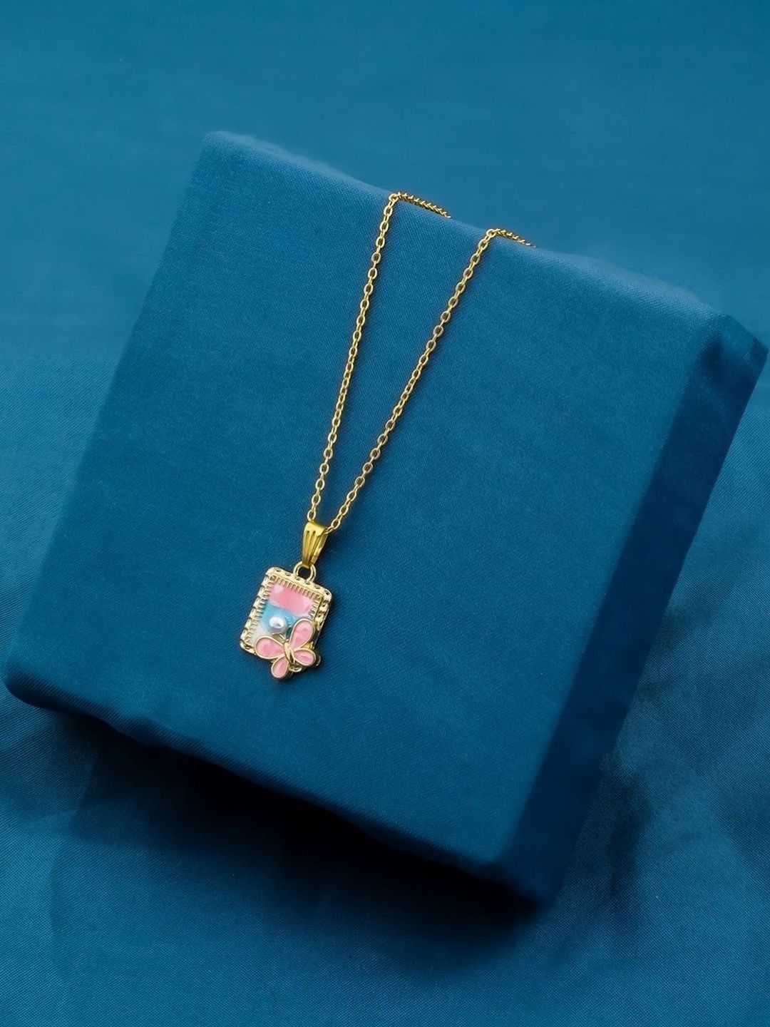SZN Gold-Plated Butterfly Shaped Set Pendant With Chain-picture-35