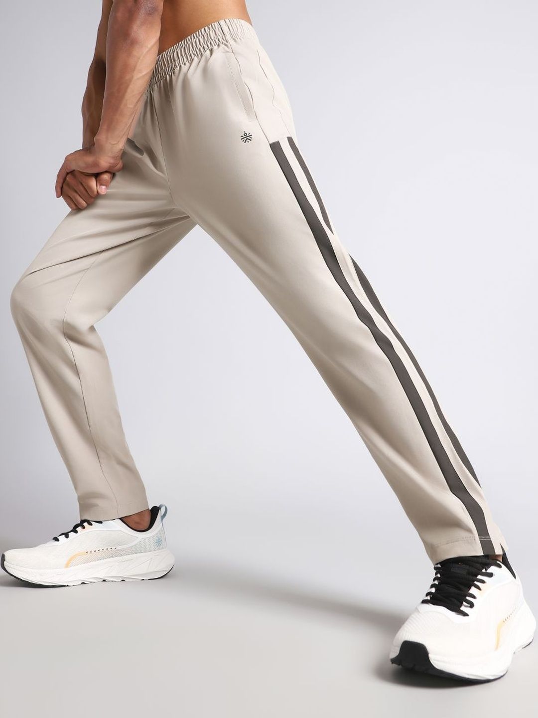 CULT Men Colourblocked Mid-Rise Training Track Pant-picture-14