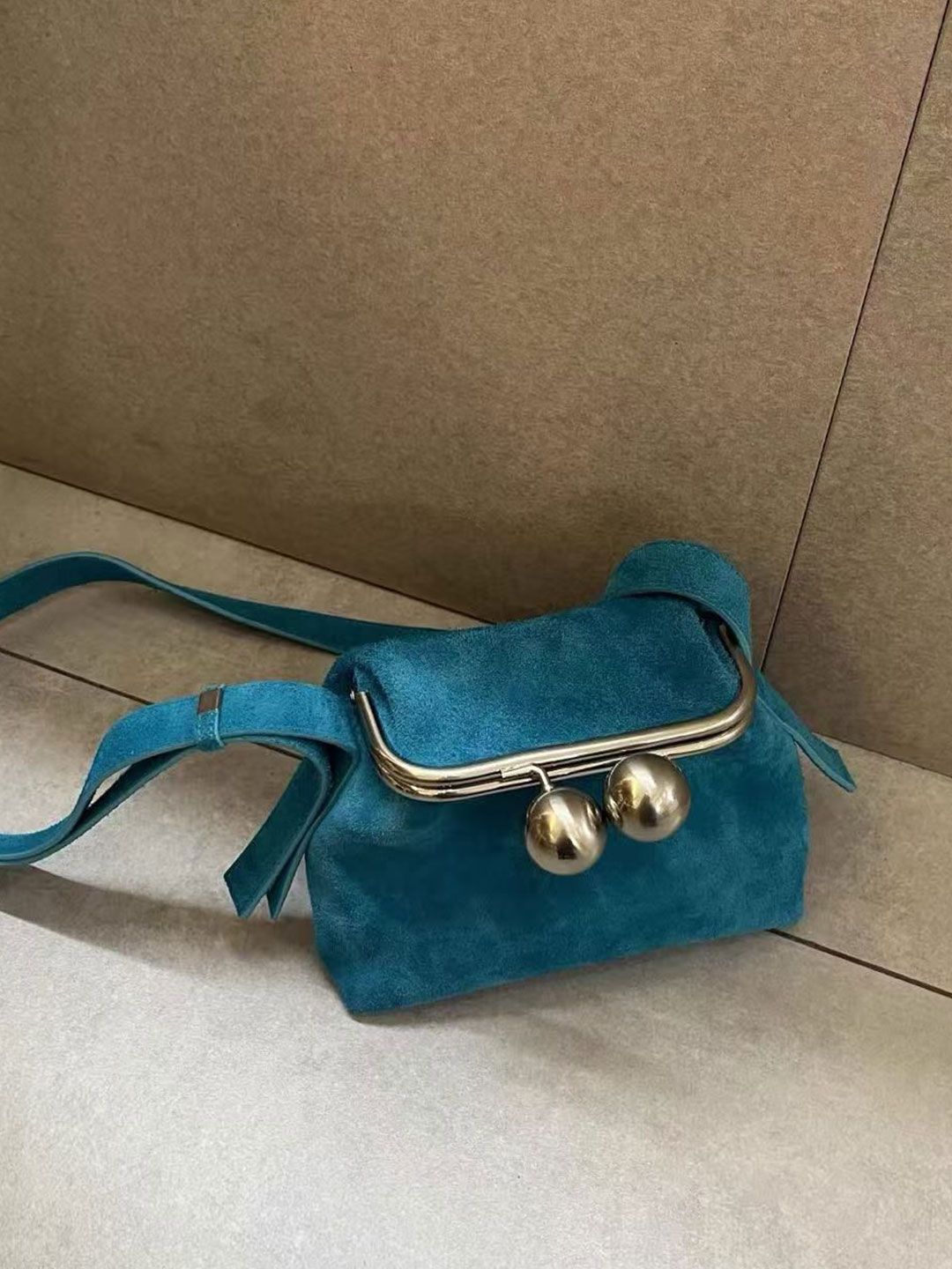 StyleCast x Revolte Structured Sling Bag-picture-16