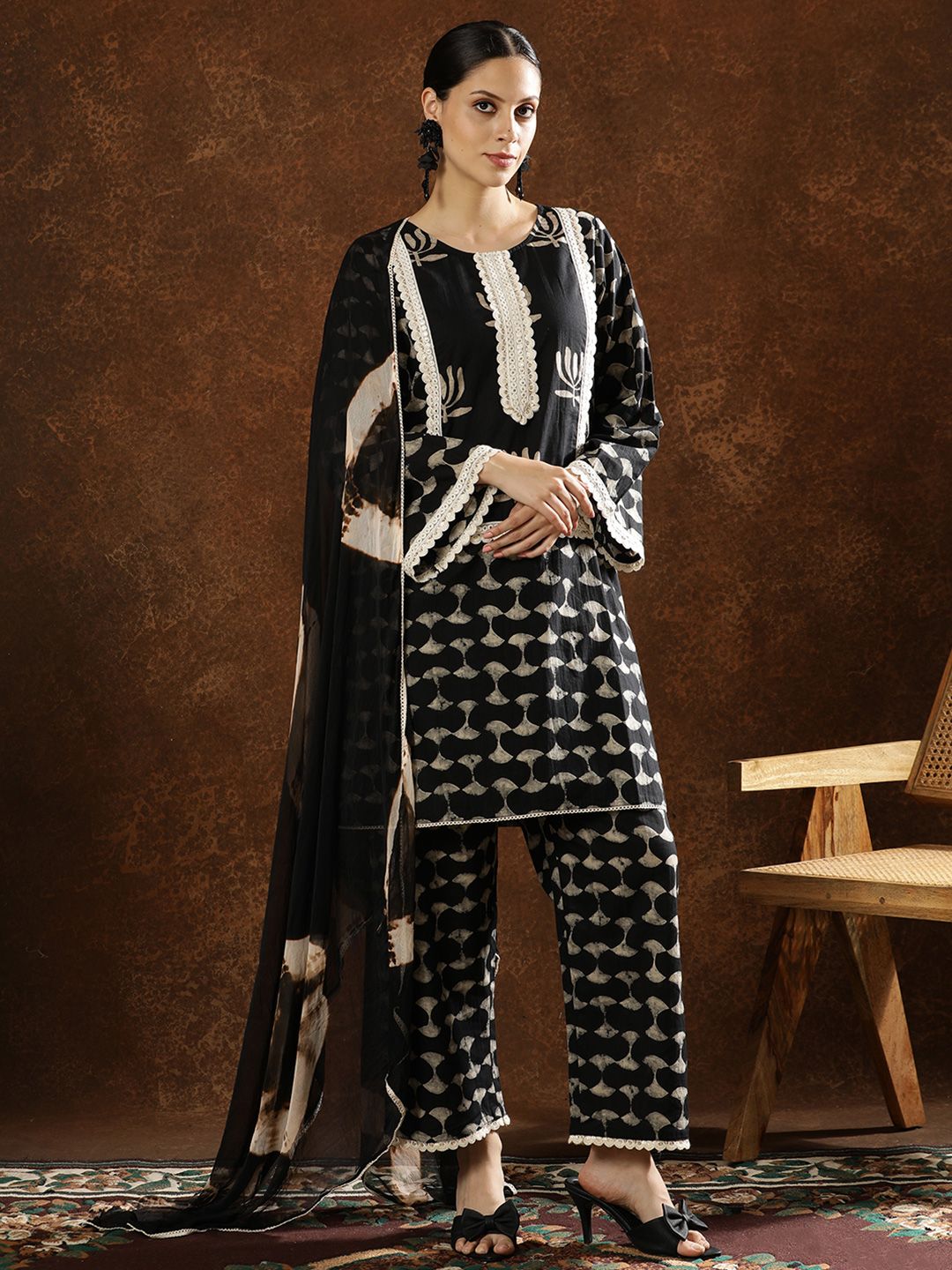 Anouk Ethnic Motifs Printed Round Neck Pure Cotton Straight Kurta With Trousers & Dupatta-picture-22