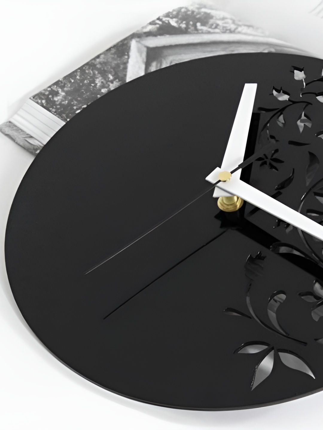 QEZNEF Black Analogue Round Traditional Wooden Wall Clock-picture-13