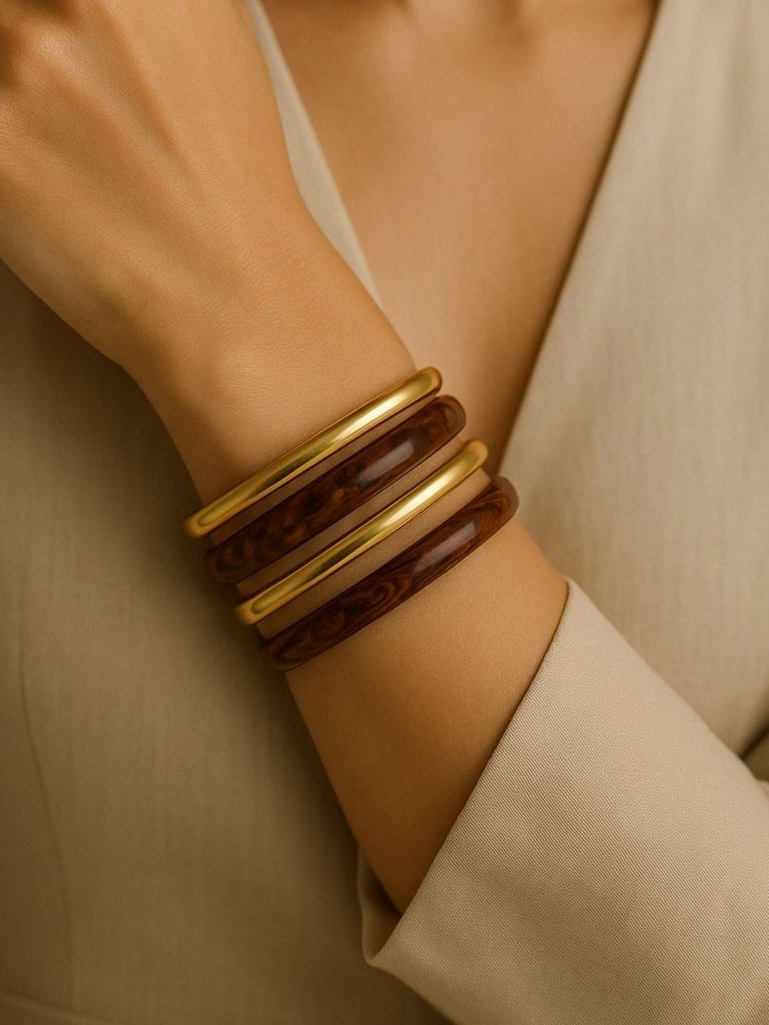 ATIBELLE Set Of 5 Gold-Plated Resin Bangle