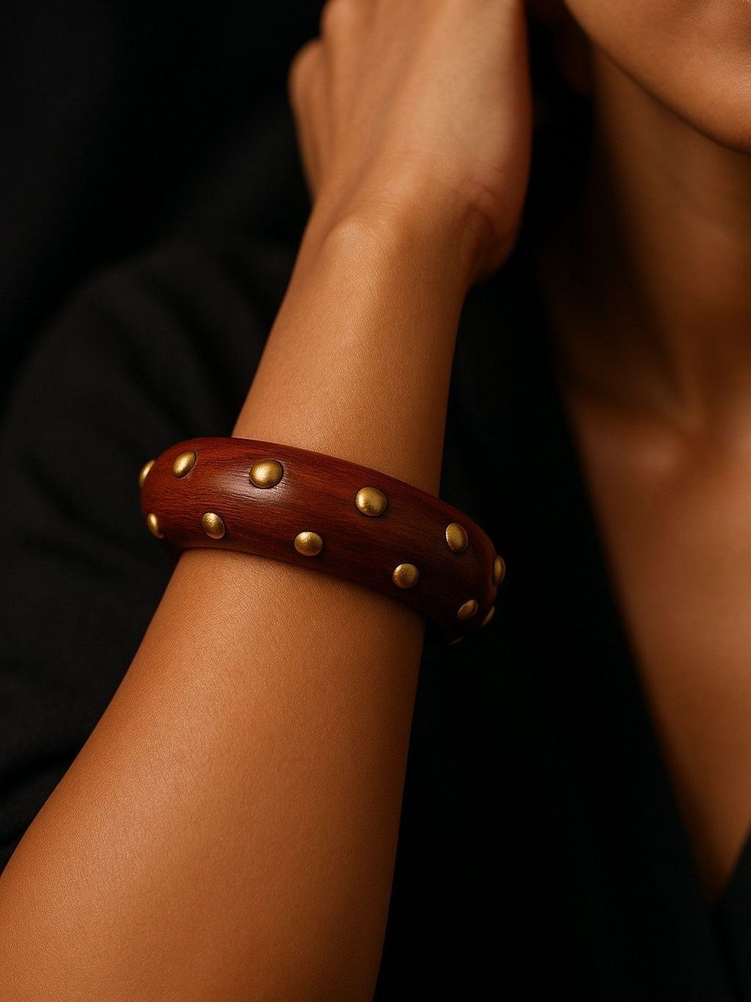 ATIBELLE Women Gold-Plated Contemporary Textured Bangle