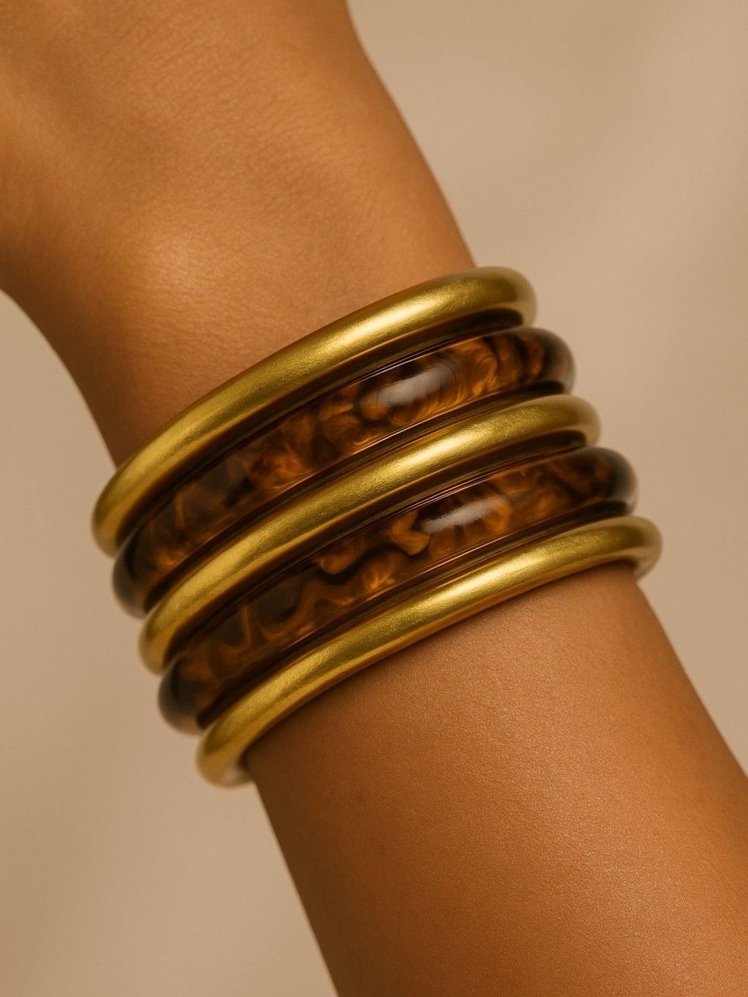 ATIBELLE Set Of 5 Gold-Plated Resin Bangle