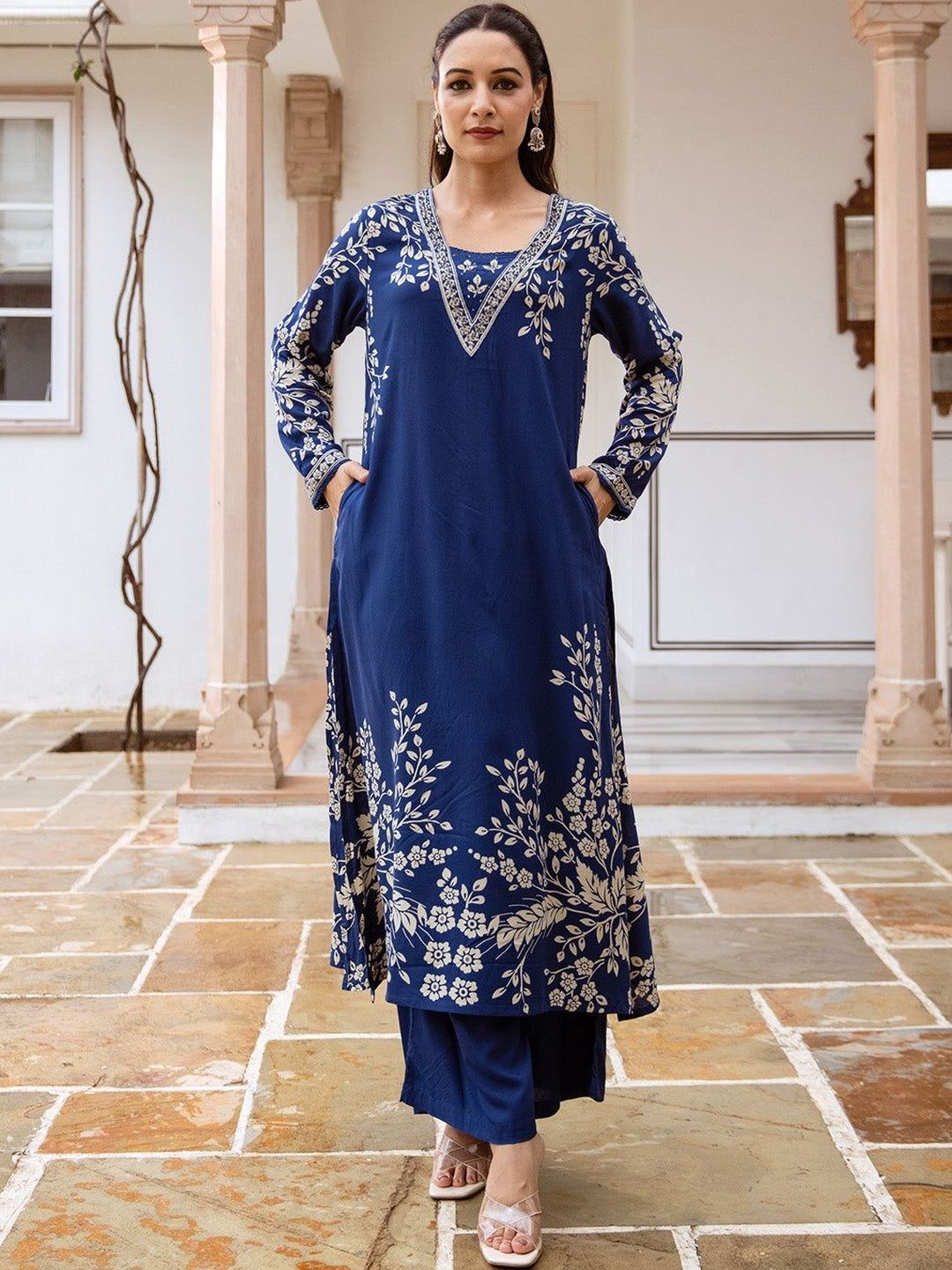 DIVASTRI Floral Printed Sequinned Detail Regular Kurta with Palazzos-picture-14