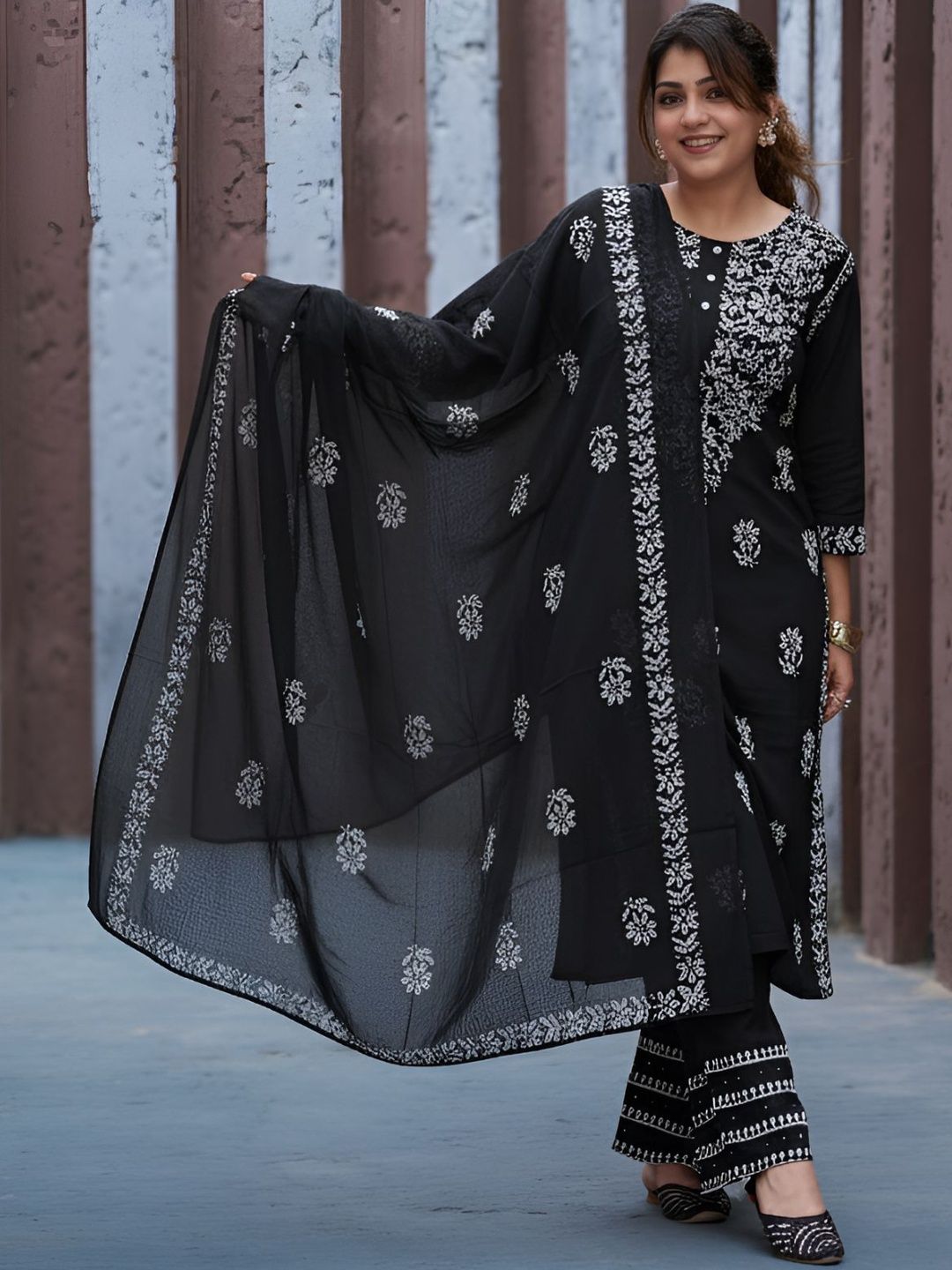 YASH GALLERY Women Ethnic Motifs Embroidered Regular Thread Work Kurta Set-picture-31