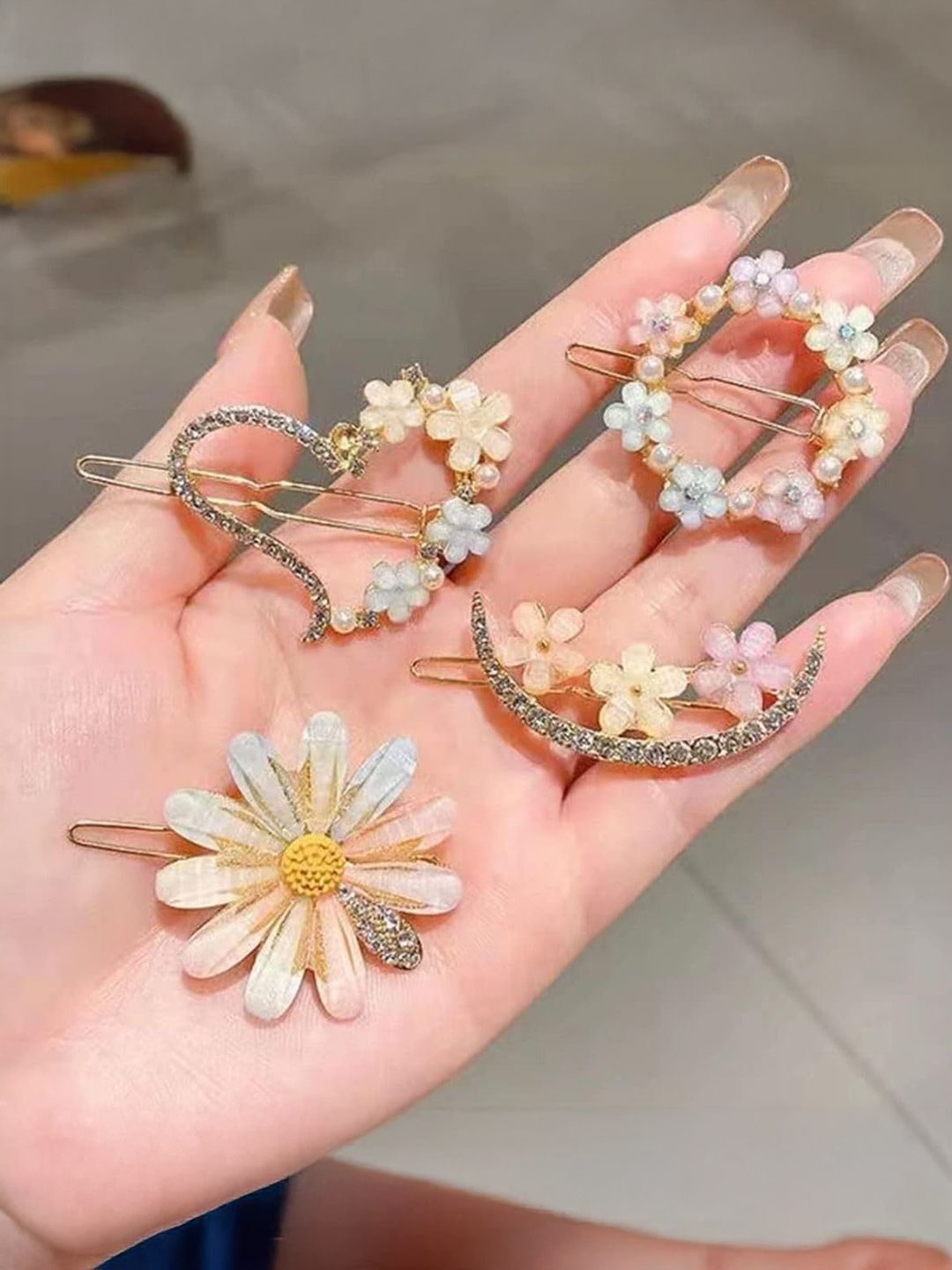 DIVASTRI Women Set Of 4 Beaded Alligator Hair Clip