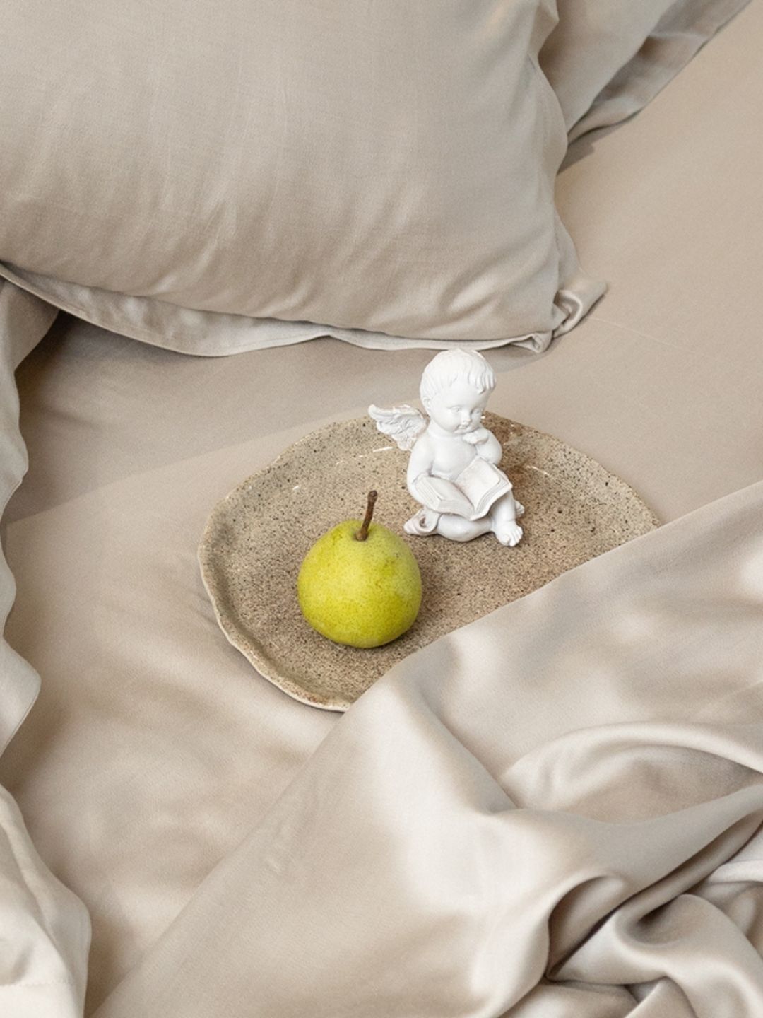 DEBAANS Cream-Coloured 300 TC Queen Bedsheet with 2 Pillow Covers-picture-49