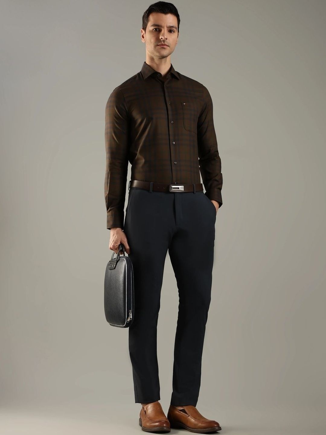 Tommy Hilfiger Men Europe Mid-Rise Formal Trousers-picture-11