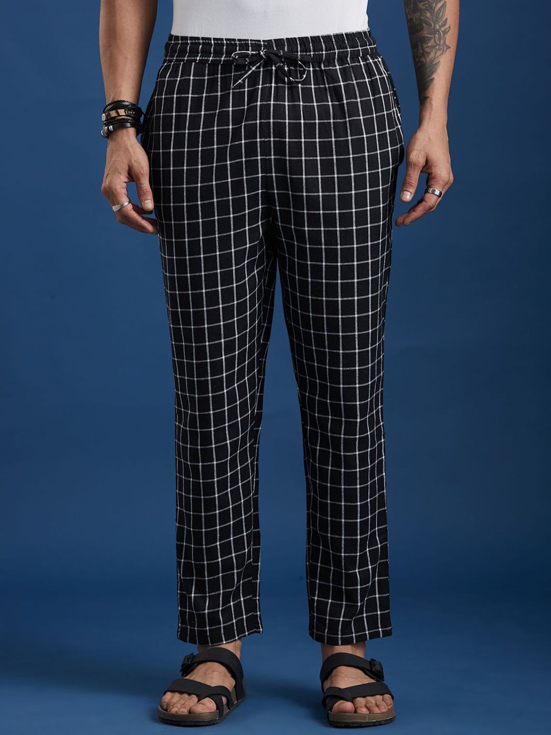 Taavi Men Checks Cotton Regular Trousers-picture-29