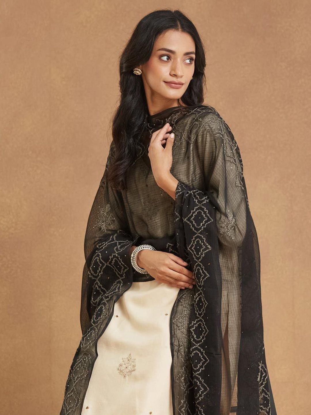 Fabindia Floral Embroidered Cotton Silk Dupatta With Thread Work-picture-17