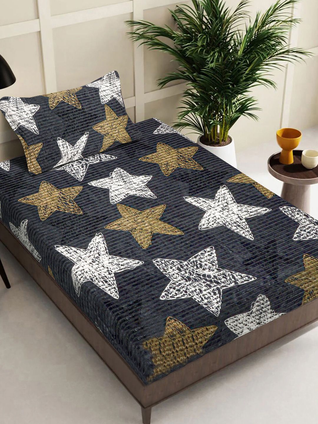 Myntra Elegant Homes Black & White Printed Woollen Single Bedsheet Set 2.2 m x 1.5 m-image-4