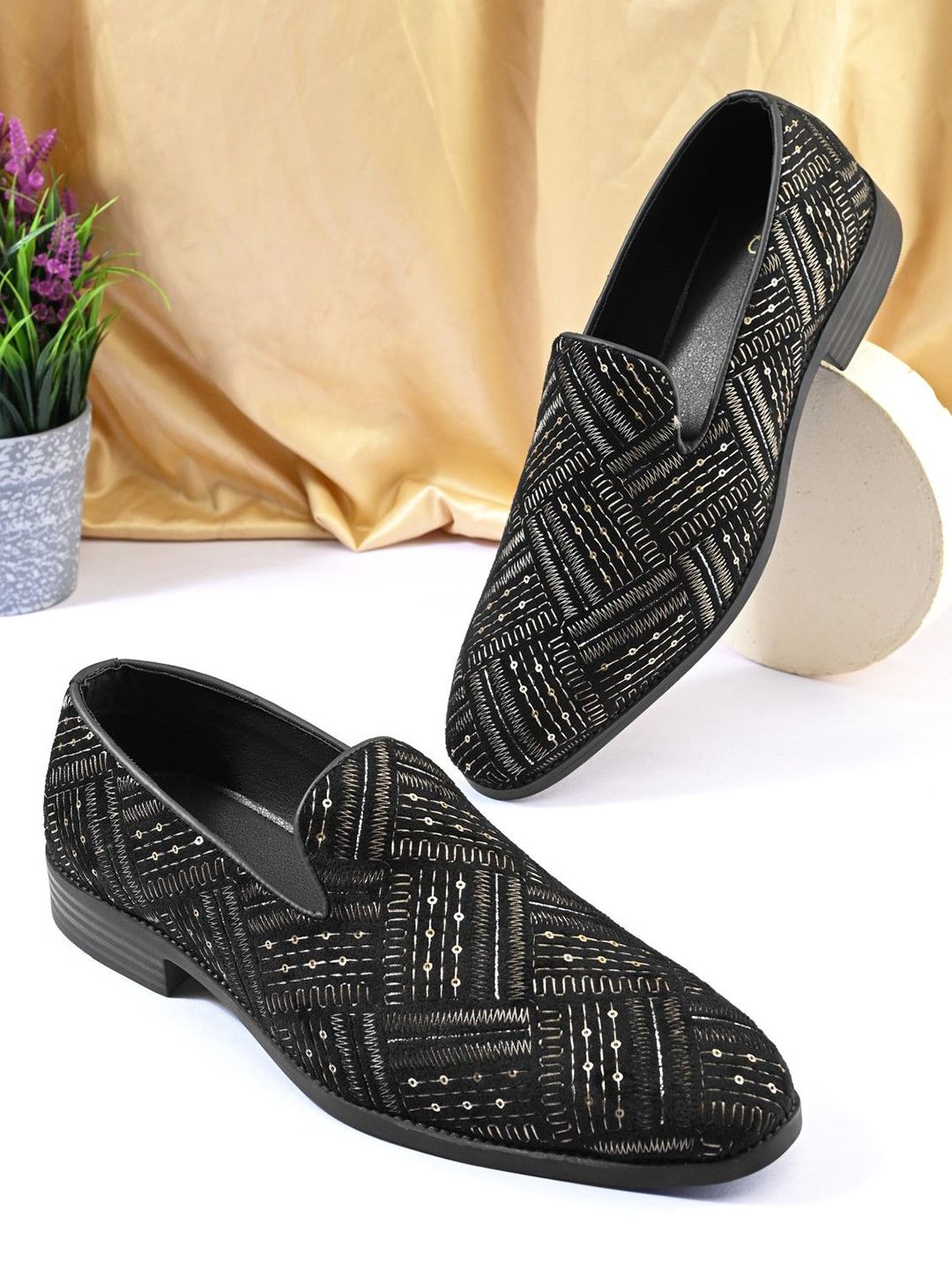 House of Pataudi Men Embroidered Velvet Mojaris Shoes-picture-26