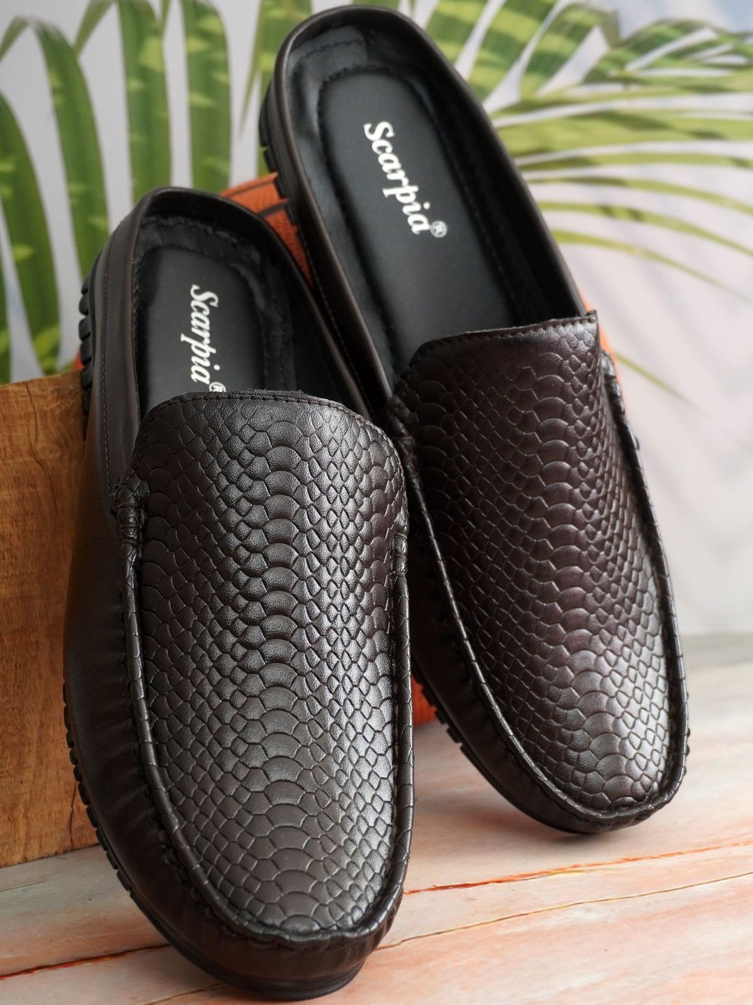 SCARPIA Men Textured Loafers-picture-29