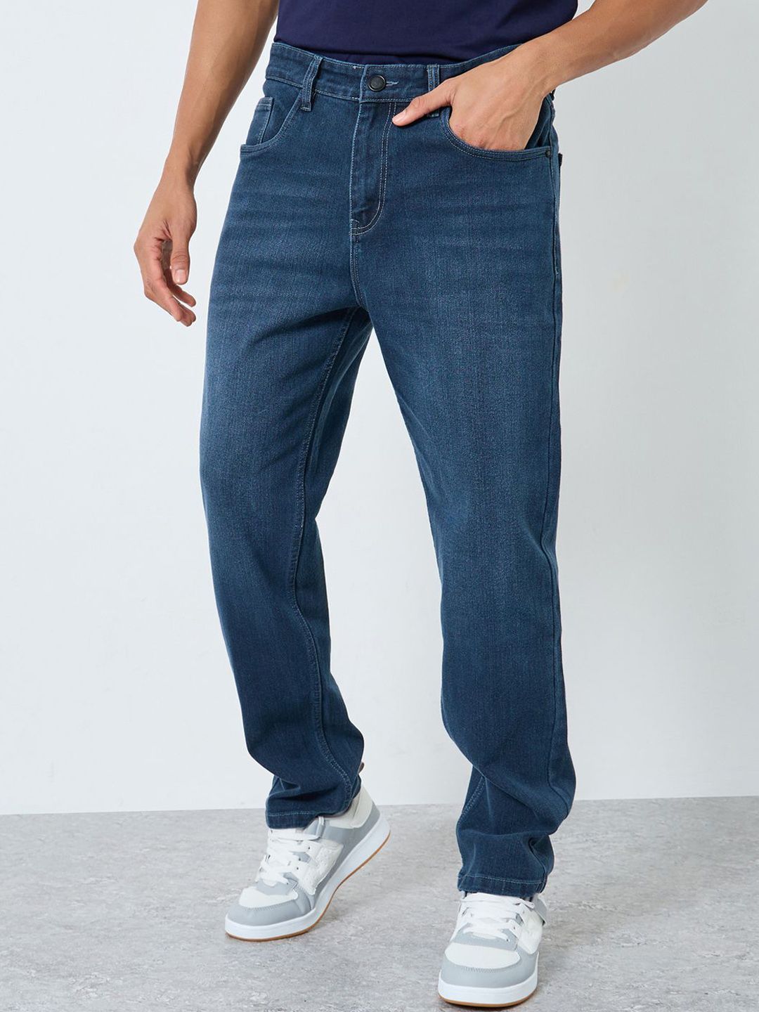 Styli Men Relaxed Fit Mid-Rise Light Fade Stretchable Jeans-picture-32