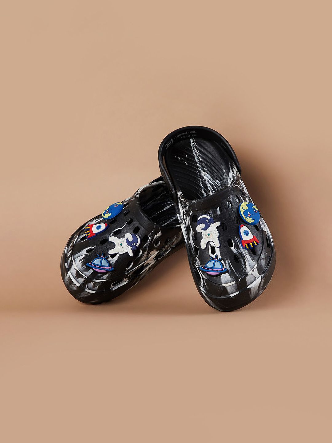 Fame Forever by Lifestyle Boys Printed Clogs