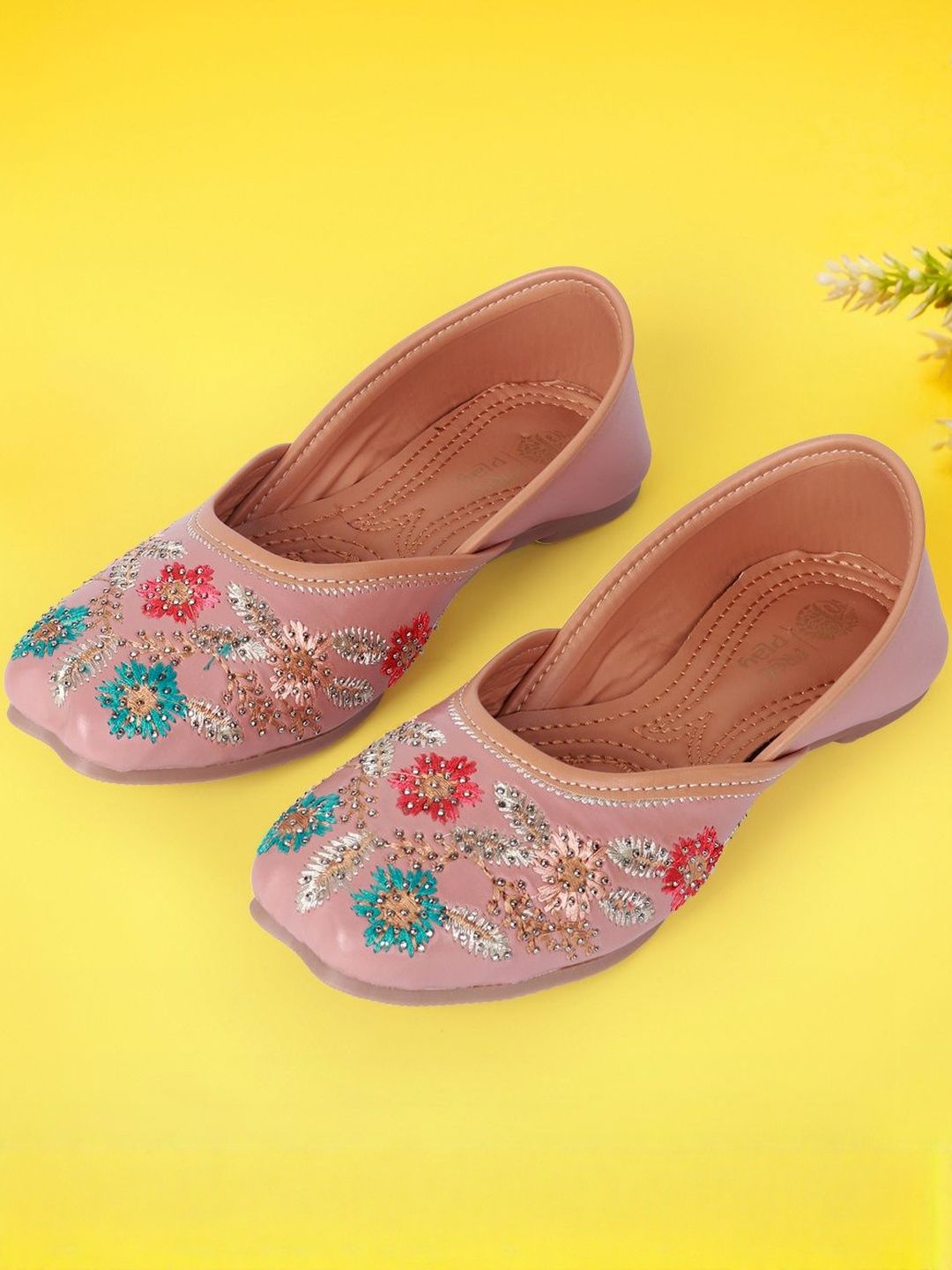 Freeplay Girls Synthetic Leather Embellished Mojaris Flats-picture-18