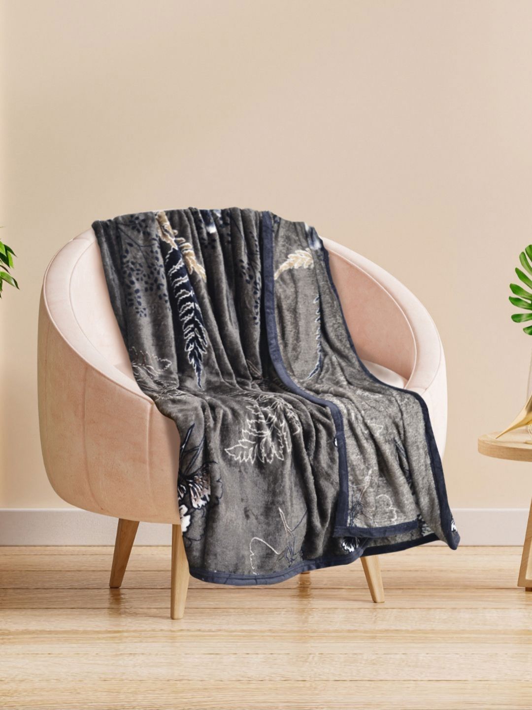 Arrabi Grey & White Floral Fleece Mild Winter 300 GSM Double Bed Blanket-image-29