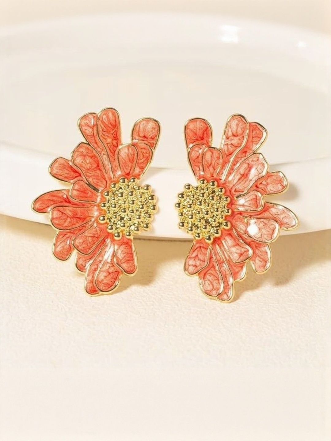 Tiso Contemporary Studs Earrings-picture-11