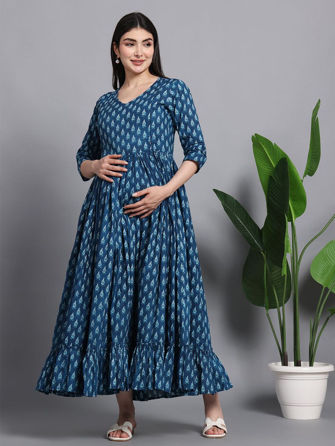 Gujari Women Ethnic Motifs Maxi Dress-picture-22