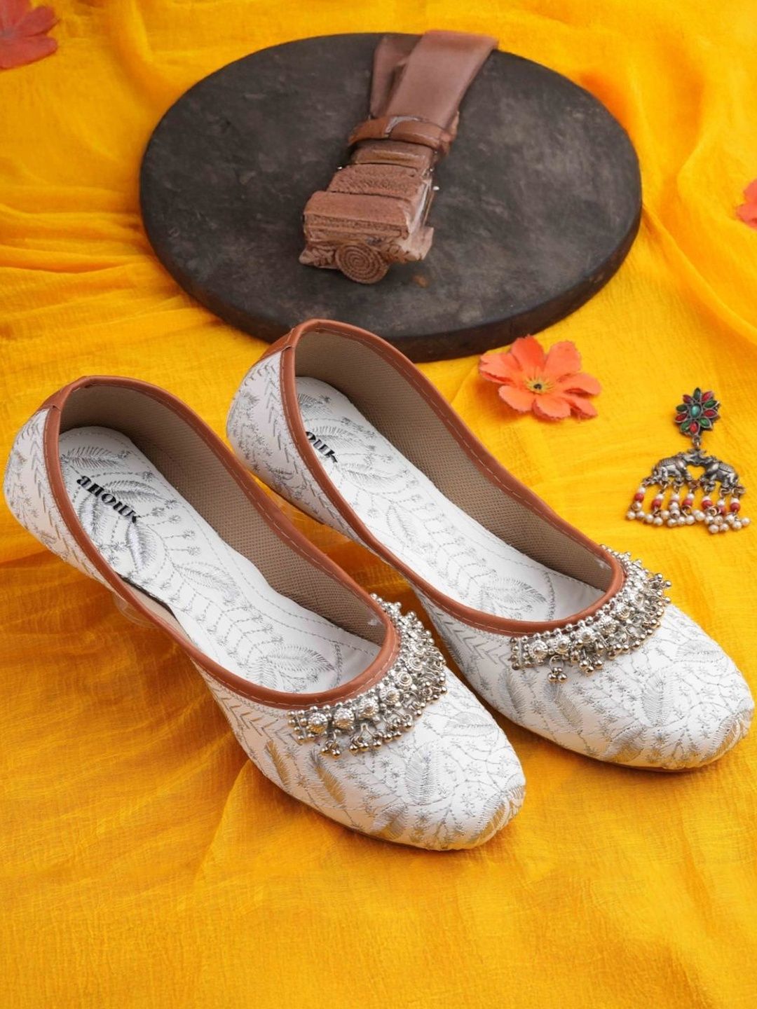 Anouk Women Embellished Ethnic Mojaris Flats-image-29
