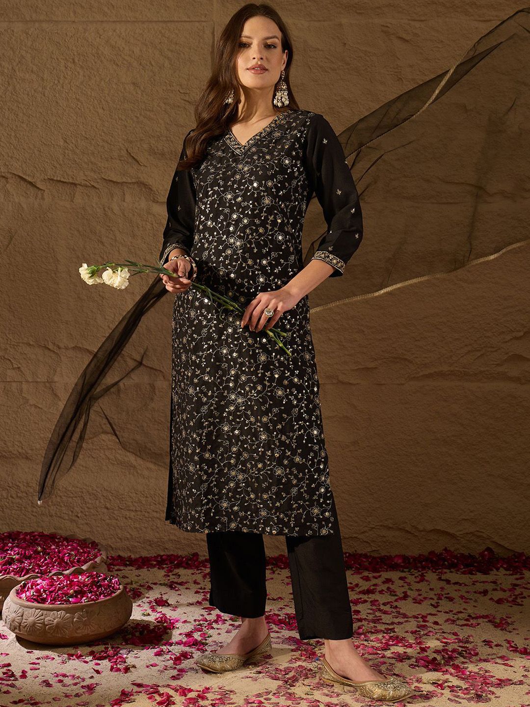 House of Pataudi Women Floral Embroidered V Neck Straight Kurta & Trousers With Dupatta-picture-29