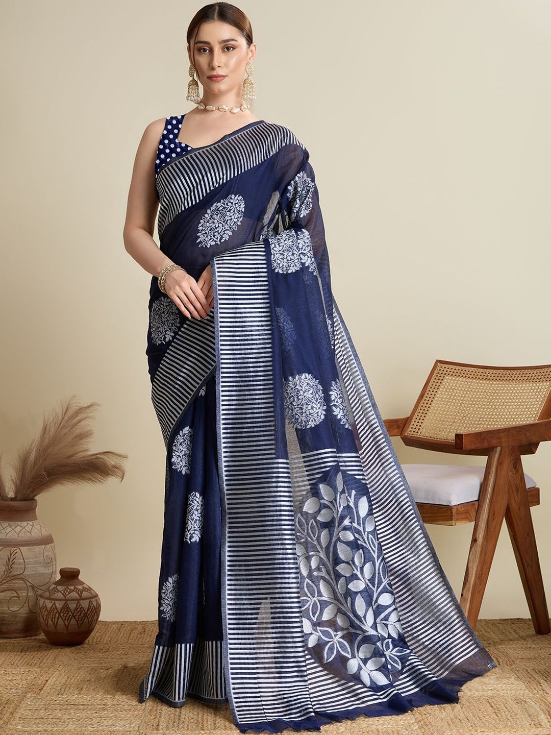 NIWAA Ethnic Motifs Zari Silk Blend Saree-picture-12