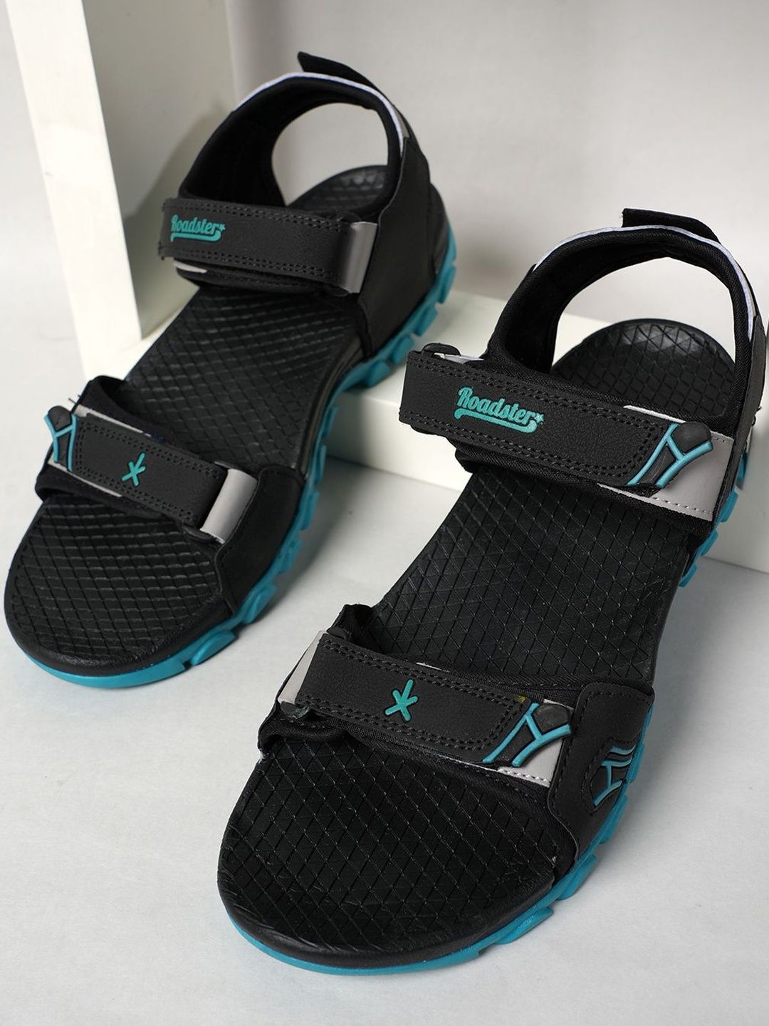 Roadster Men Velcro Closure Round Toe Comfort Sandals-picture-21