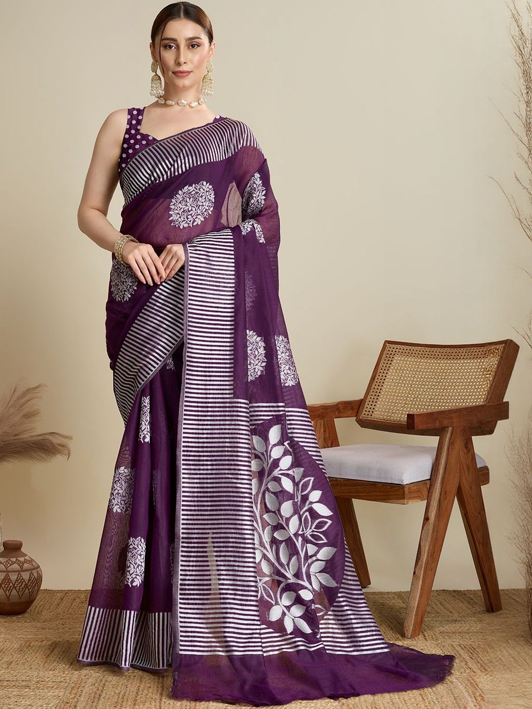 NIWAA Ethnic Motifs Zari Silk Blend Saree-picture-11