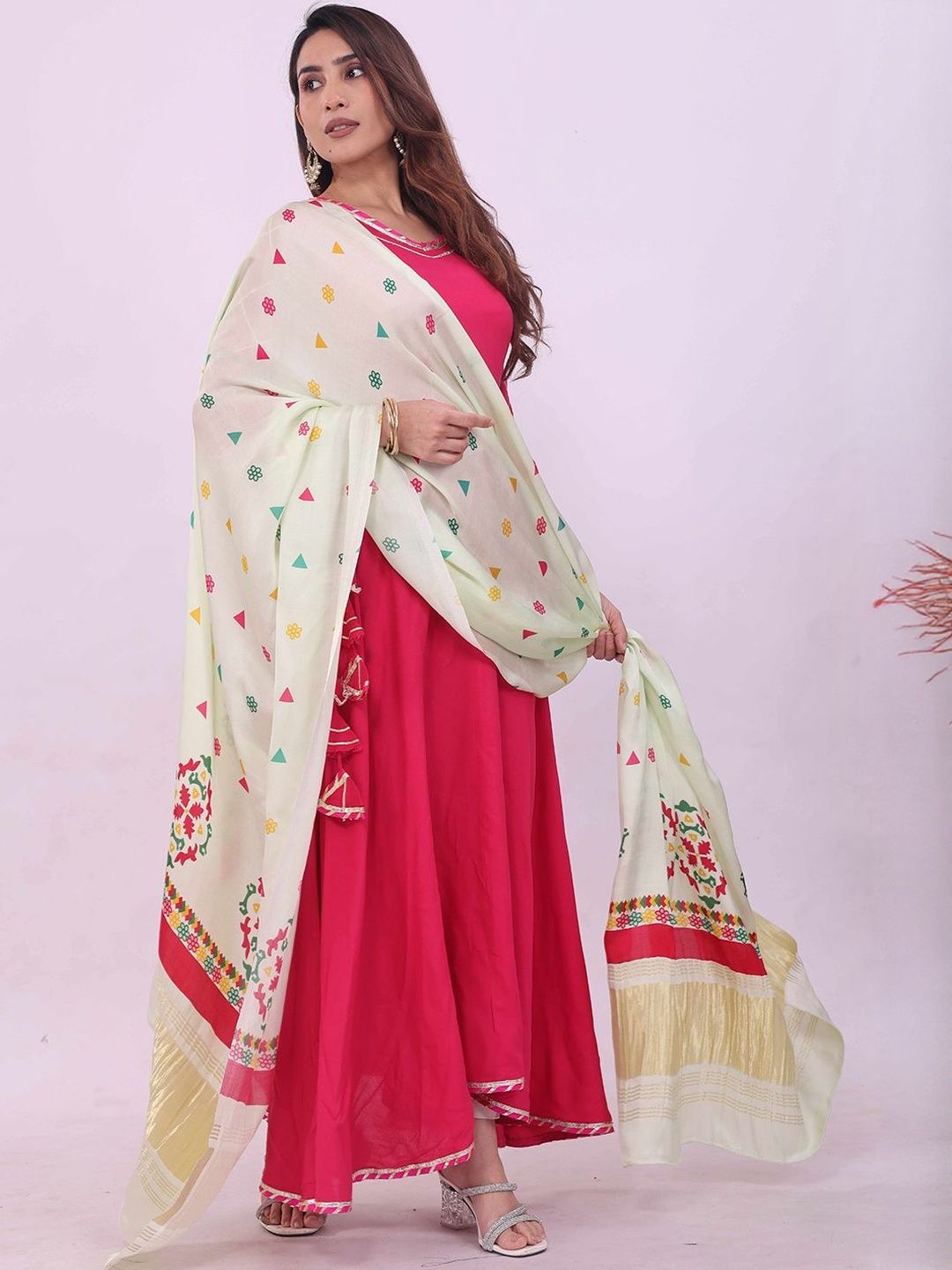 Desibutik Women Printed Gaji Silk Dupatta-picture-13