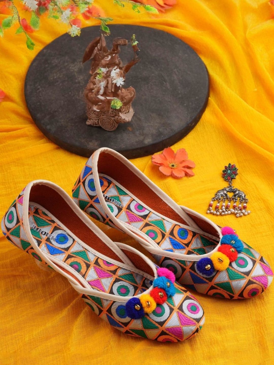 Anouk Women Embellished Ethnic Mojaris-image-31
