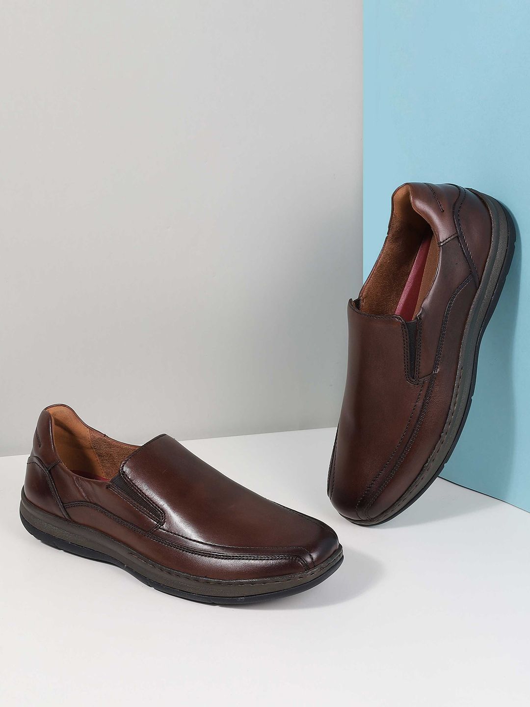 Mochi Men Textured Leather Loafers-picture-29