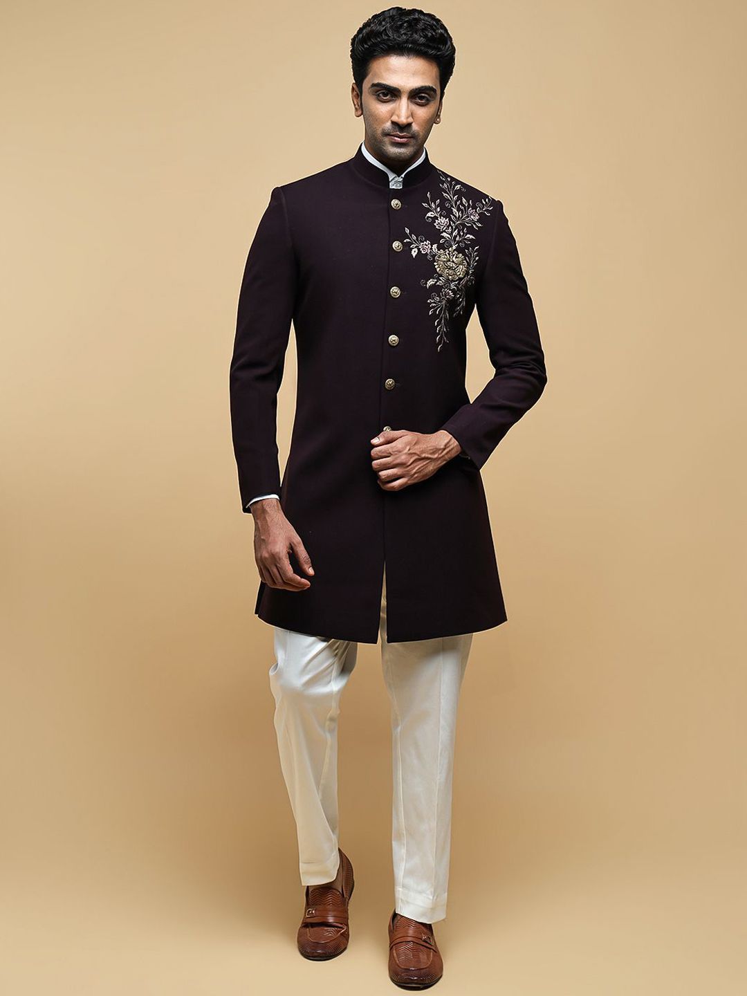 Neumen Men Embroidered Mandarin Collar Sherwani and Trouser Set-picture-12
