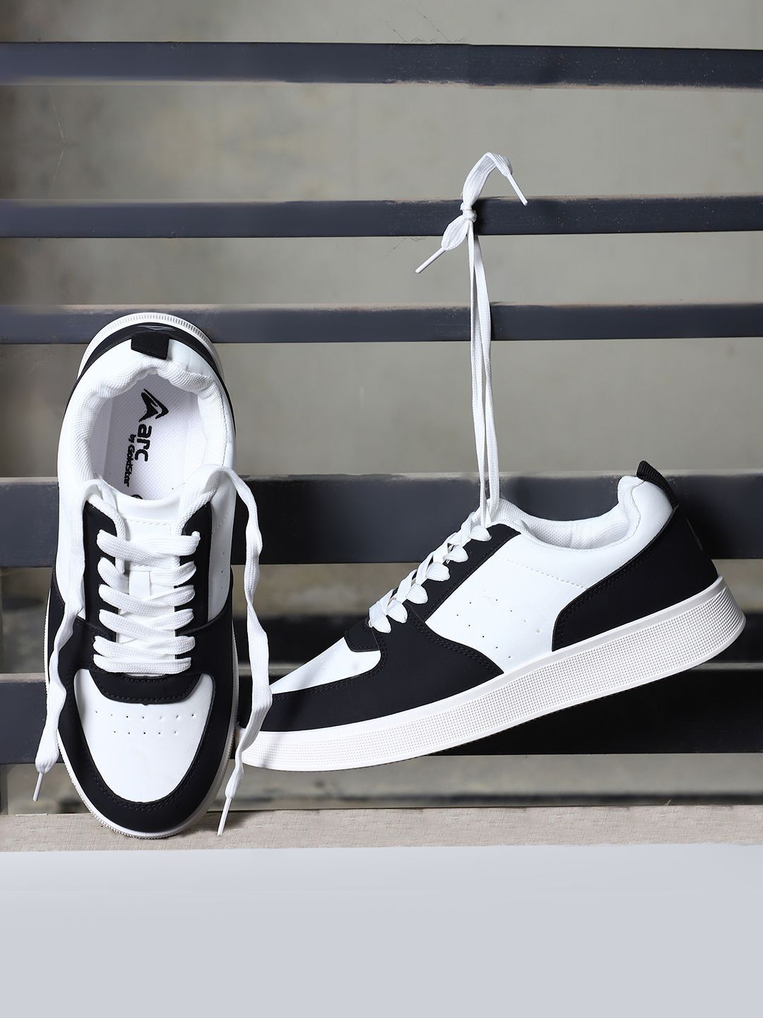 Goldstar Men Colourblocked Round Toe Sneakers-picture-15