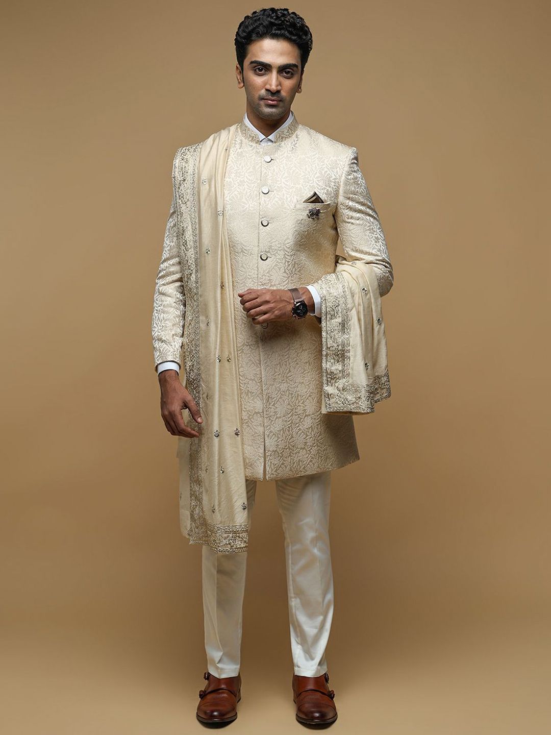 Neumen Men Embroidered Mandarin Collar Sherwani Set-picture-13